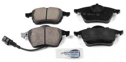 VW Disc Brake Pad Set - Front 1J0698151M - Akebono Euro Ultra-Premium EUR687